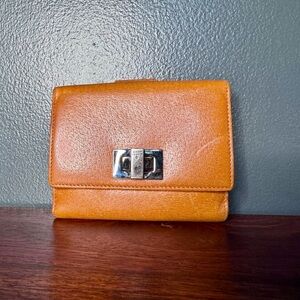 Gucci - Tan/camel leather - silver hardware - compact wallet